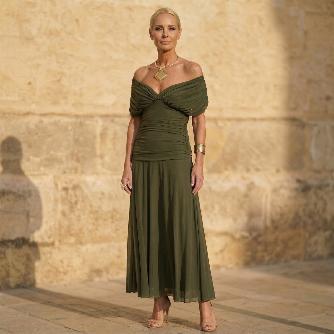 Lidia™ – Oliwkowa sukienka z odkrytymi ramionami