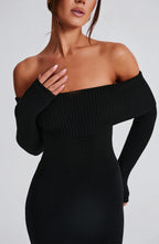 Zuzanna™ – Czarna sukienka maxi z dzianiny o modelującym kroju