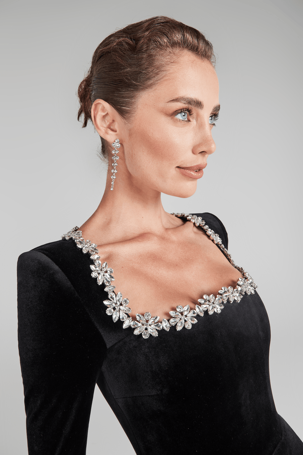 Marlena™ – Zdobiona czarna aksamitna sukienka mini