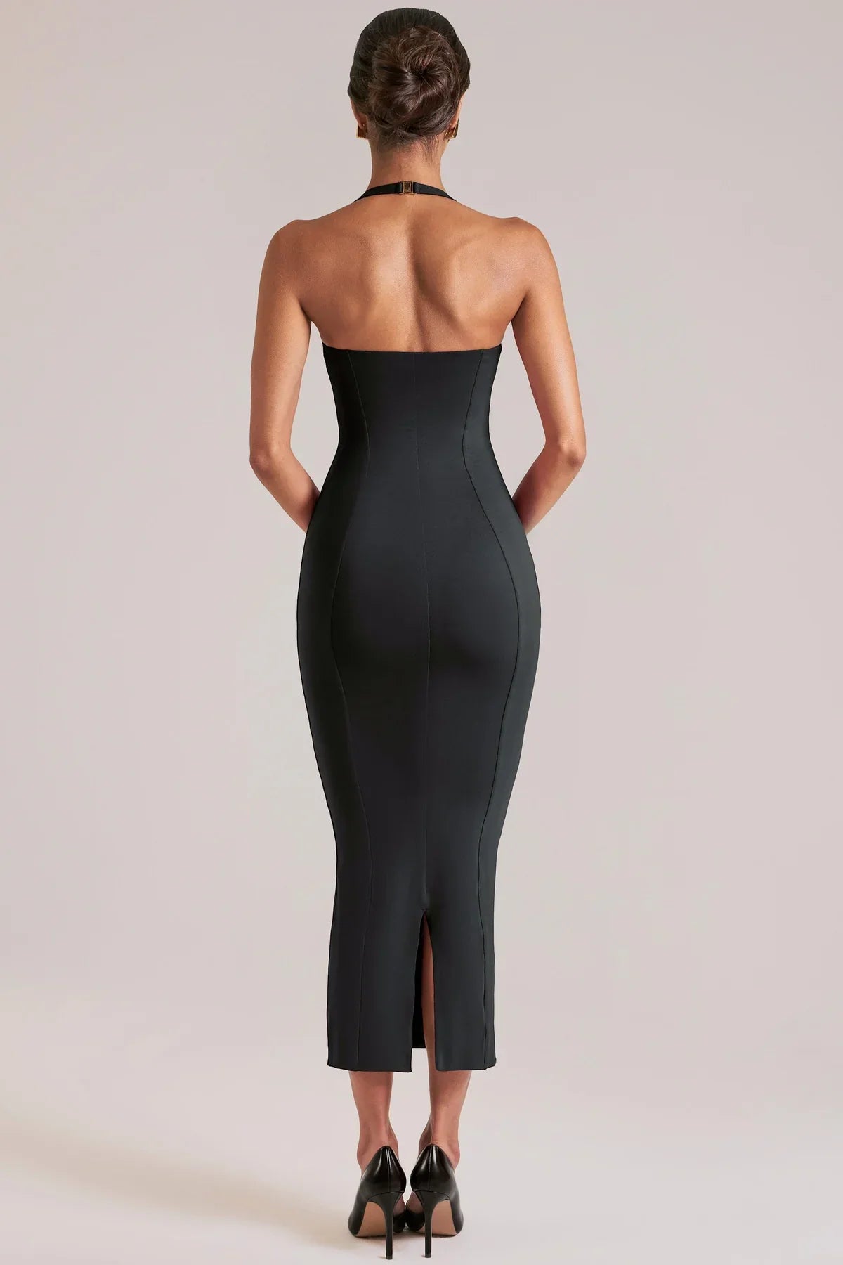 Wanda™ – Modelująca sukienka midi halter z dekoltem sweetheart