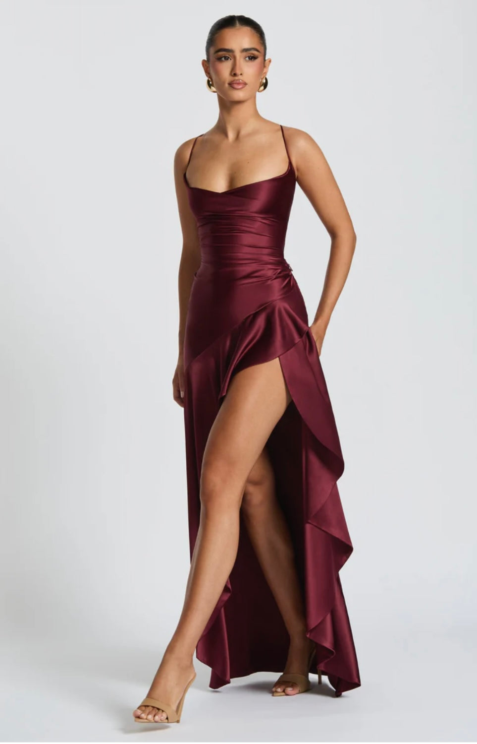 Adrianna™ – Satynowa sukienka maxi z asymetryczną falbaną