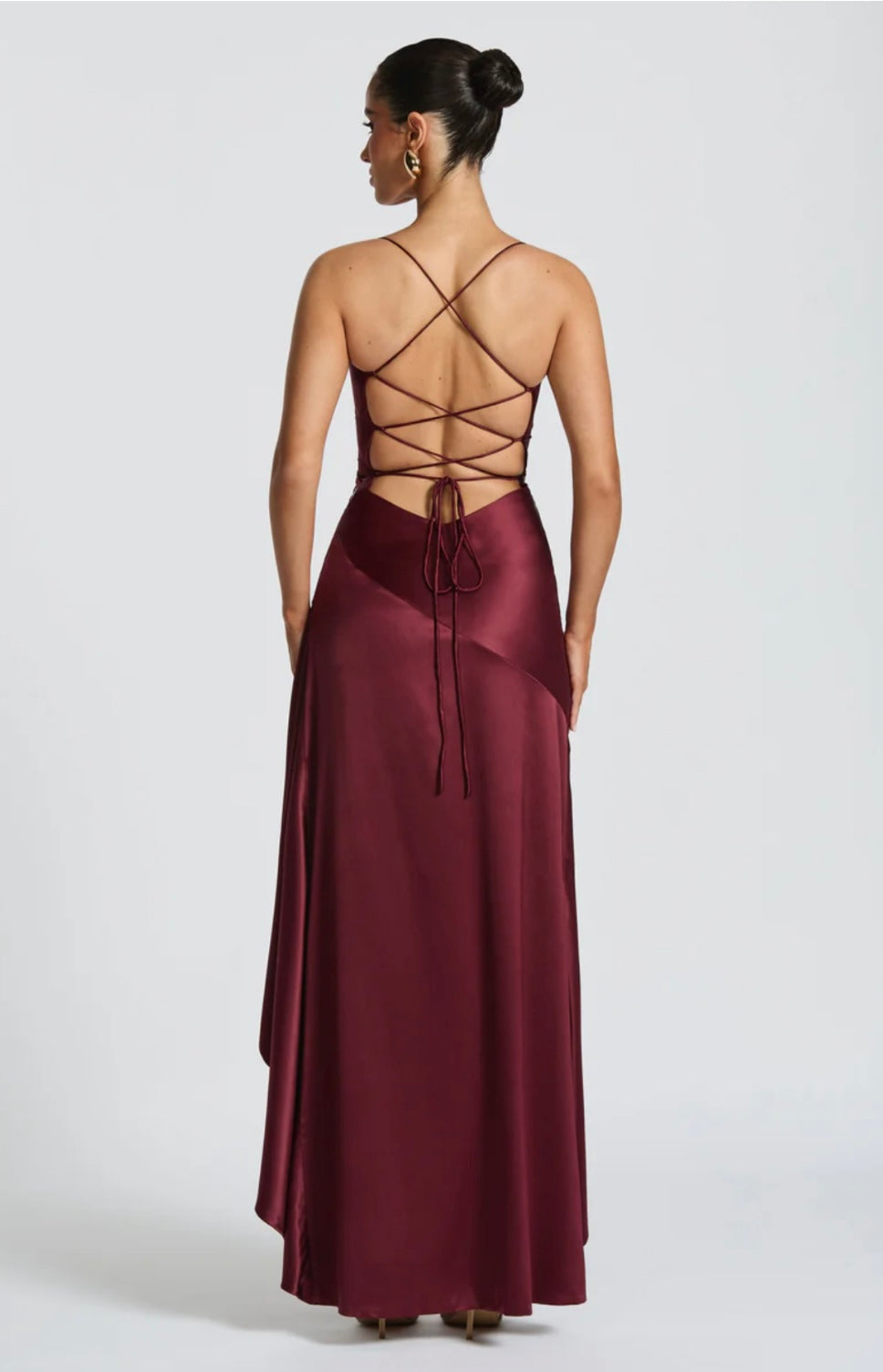 Adrianna™ – Satynowa sukienka maxi z asymetryczną falbaną