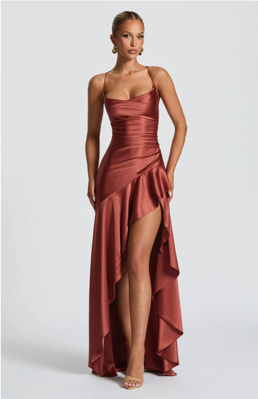 Adrianna™ – Satynowa sukienka maxi z asymetryczną falbaną