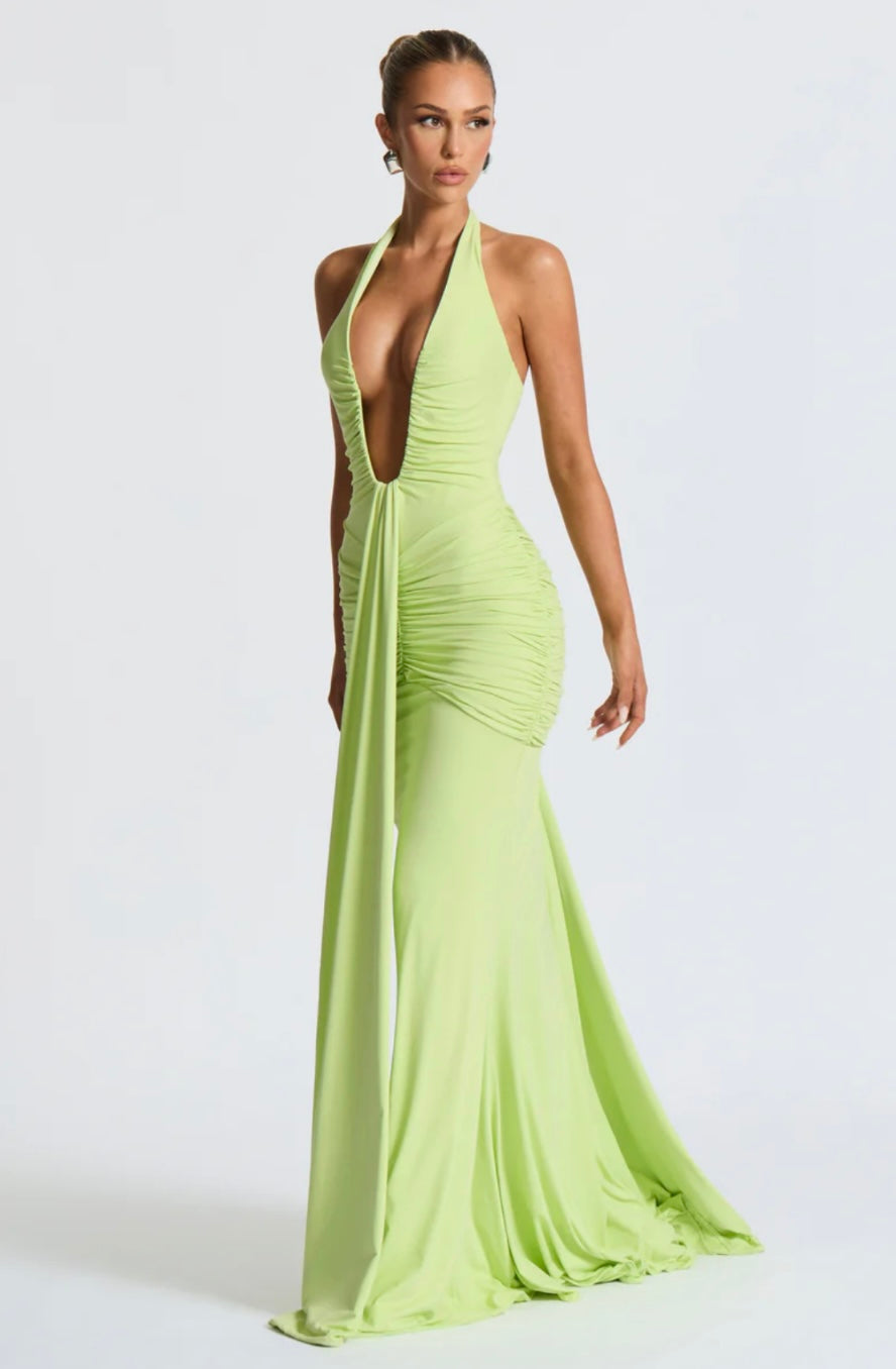 Ewelina™ – Dopasowana sukienka maxi z marszczeniem i głębokim dekoltem halter