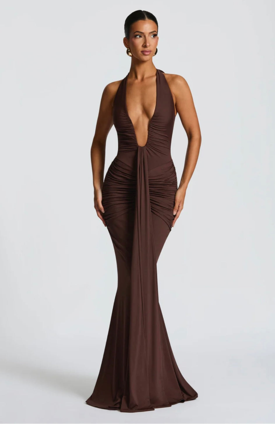 Ewelina™ – Dopasowana sukienka maxi z marszczeniem i głębokim dekoltem halter