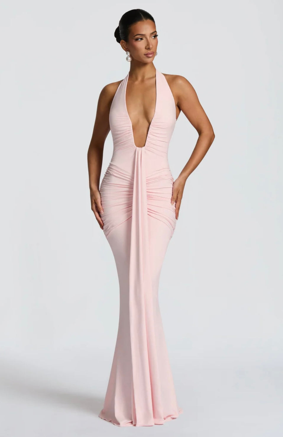 Ewelina™ – Dopasowana sukienka maxi z marszczeniem i głębokim dekoltem halter