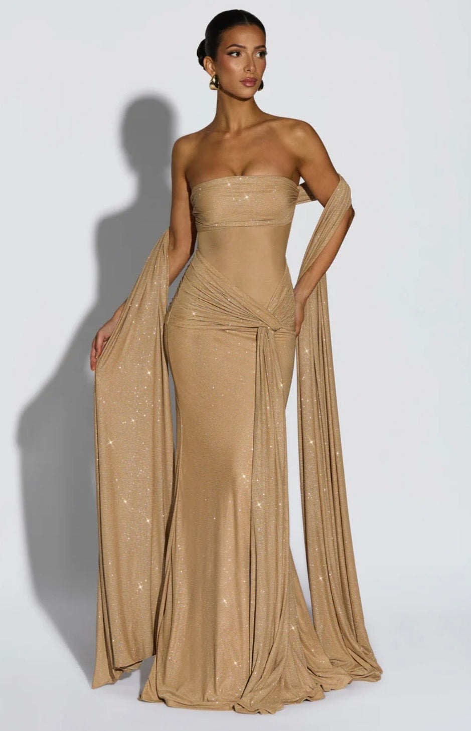 Edyta™ – Modelująca sukienka maxi z połyskującą siateczką