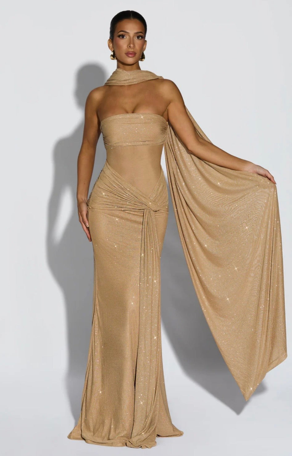 Edyta™ – Modelująca sukienka maxi z połyskującą siateczką