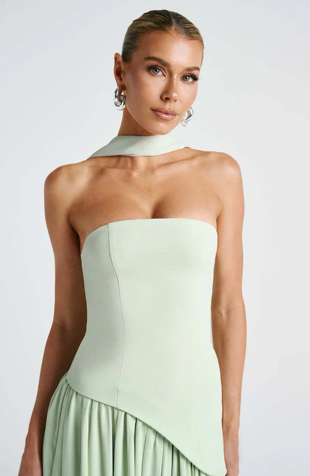 Nadia™ – Asymetryczna modelująca sukienka maxi bez ramiączek