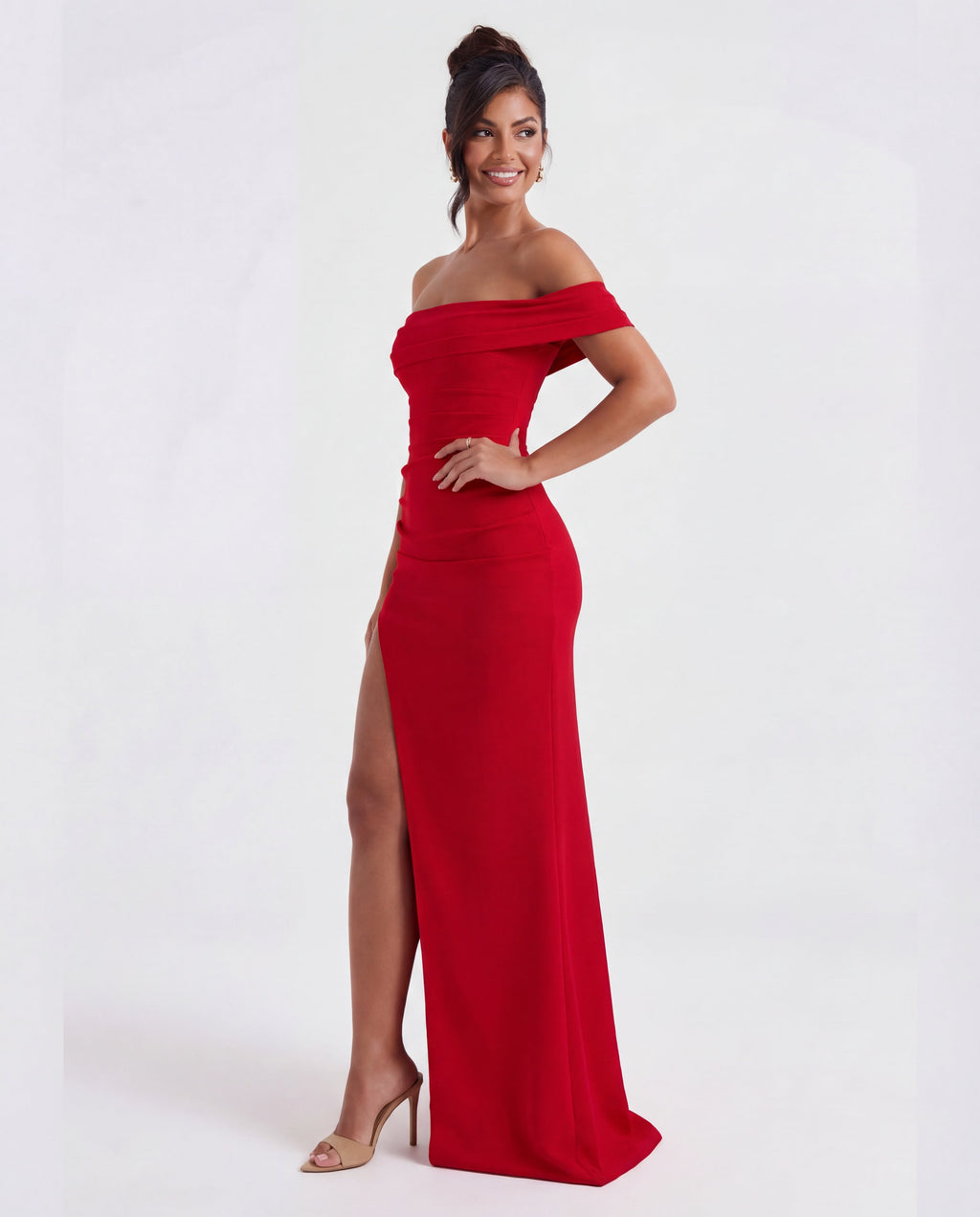 Lidia™ – Dopasowana sukienka maxi z odsłoniętymi ramionami