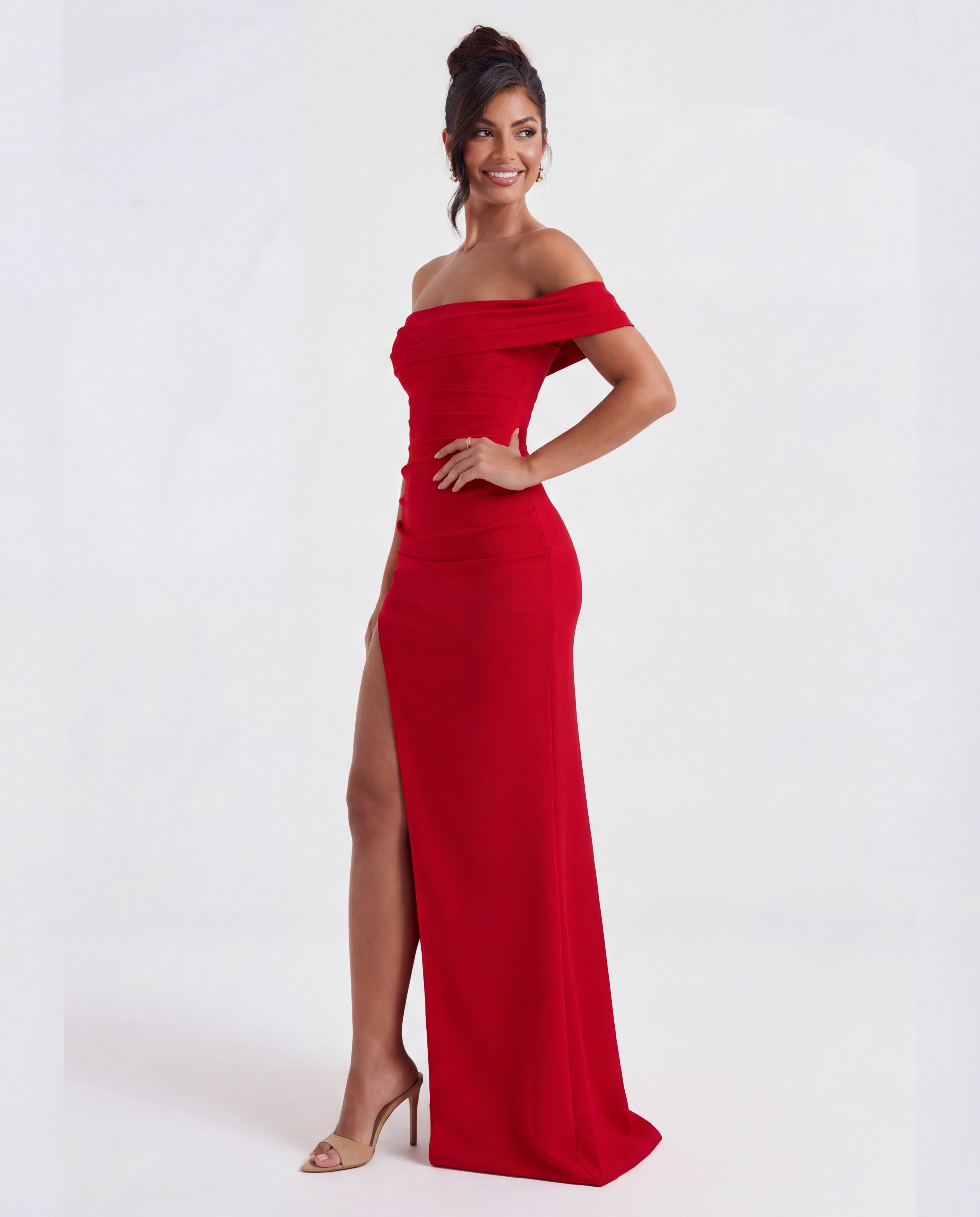 Lidia™ – Dopasowana sukienka maxi z odsłoniętymi ramionami