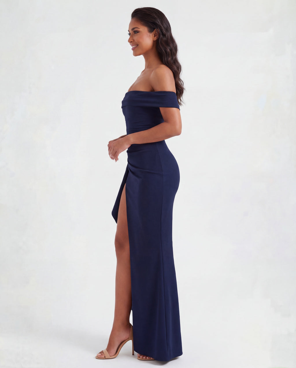 Lidia™ – Dopasowana sukienka maxi z odsłoniętymi ramionami