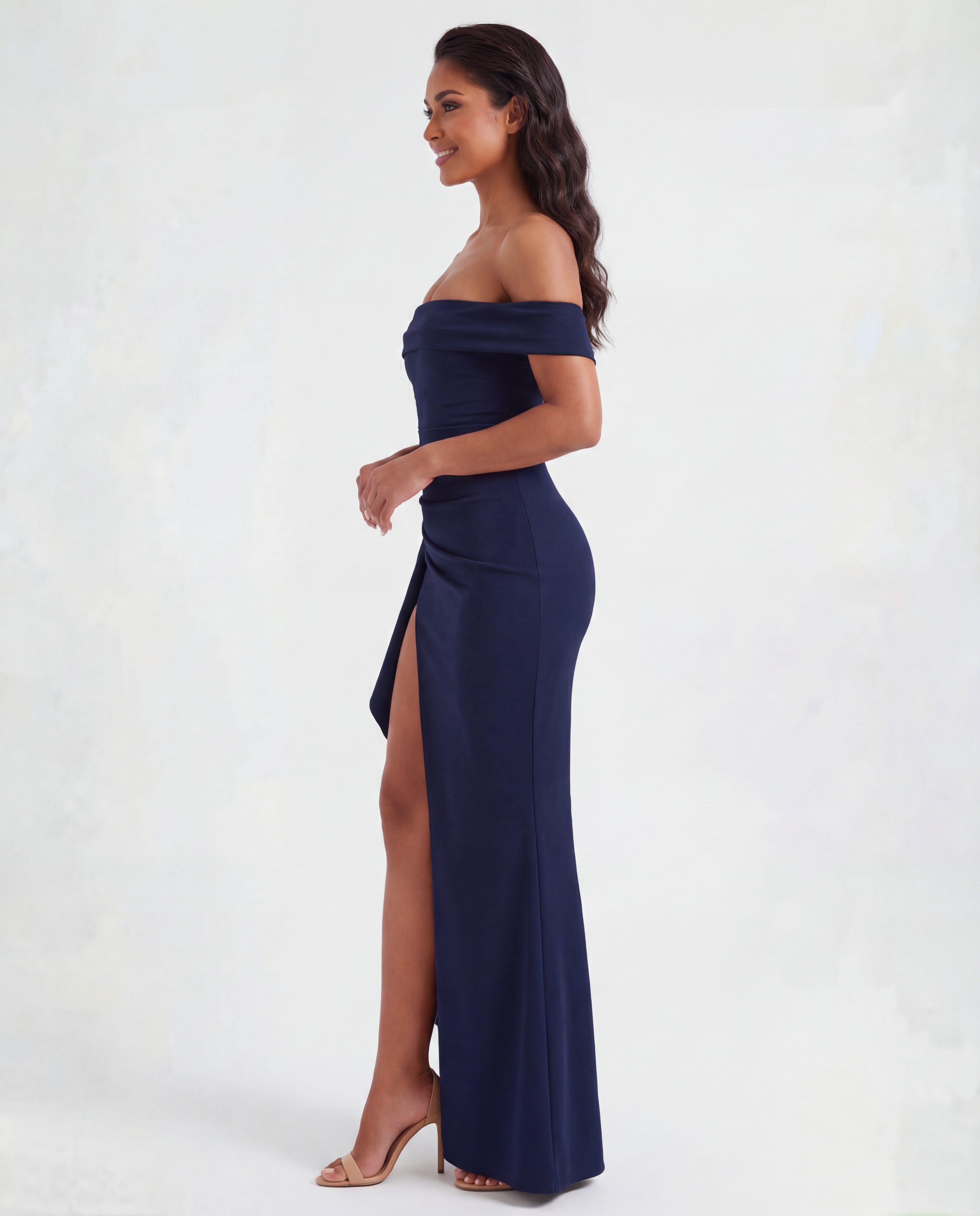 Lidia™ – Dopasowana sukienka maxi z odsłoniętymi ramionami
