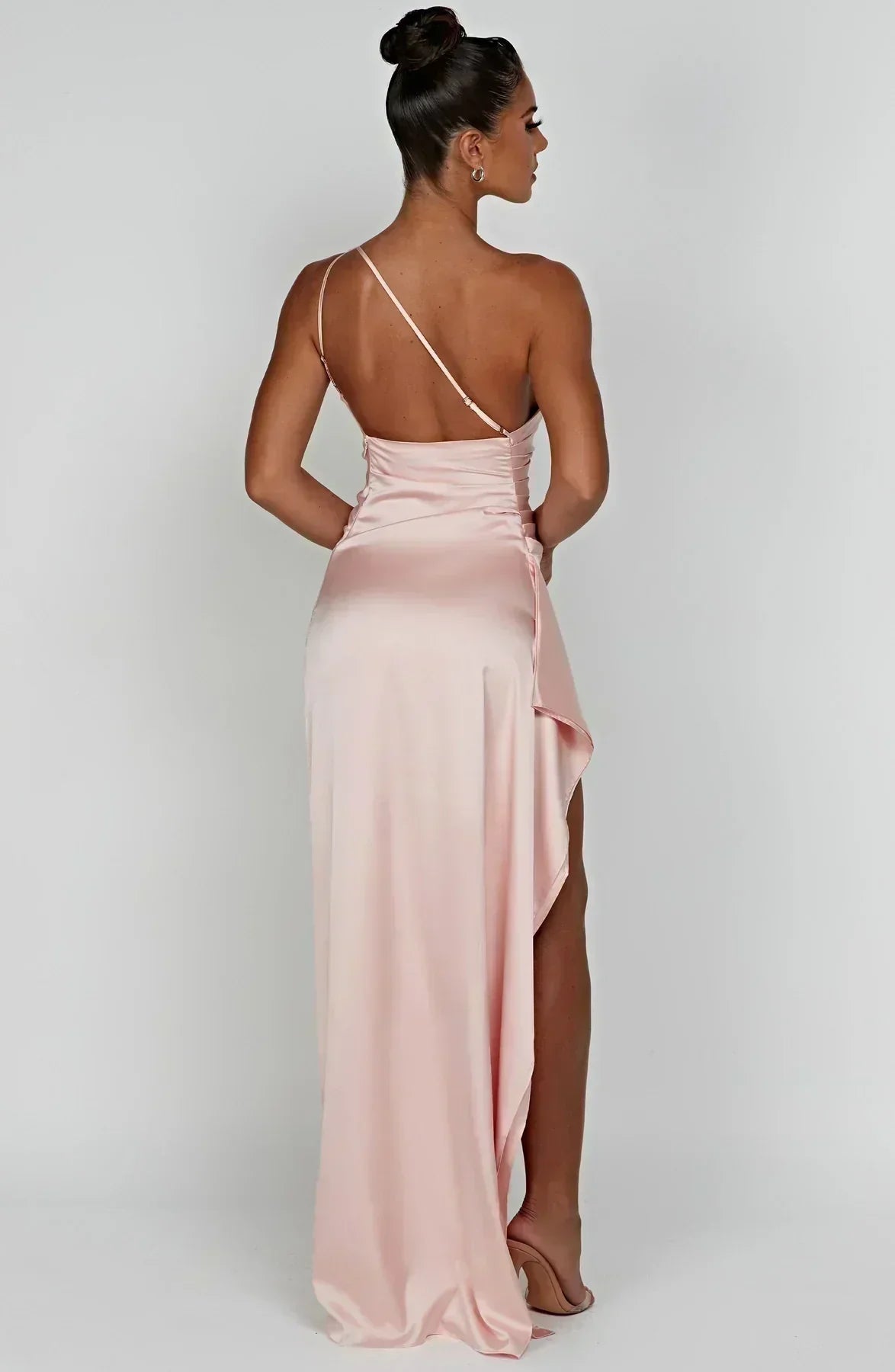 Mira™ – Długa satynowa suknia slip