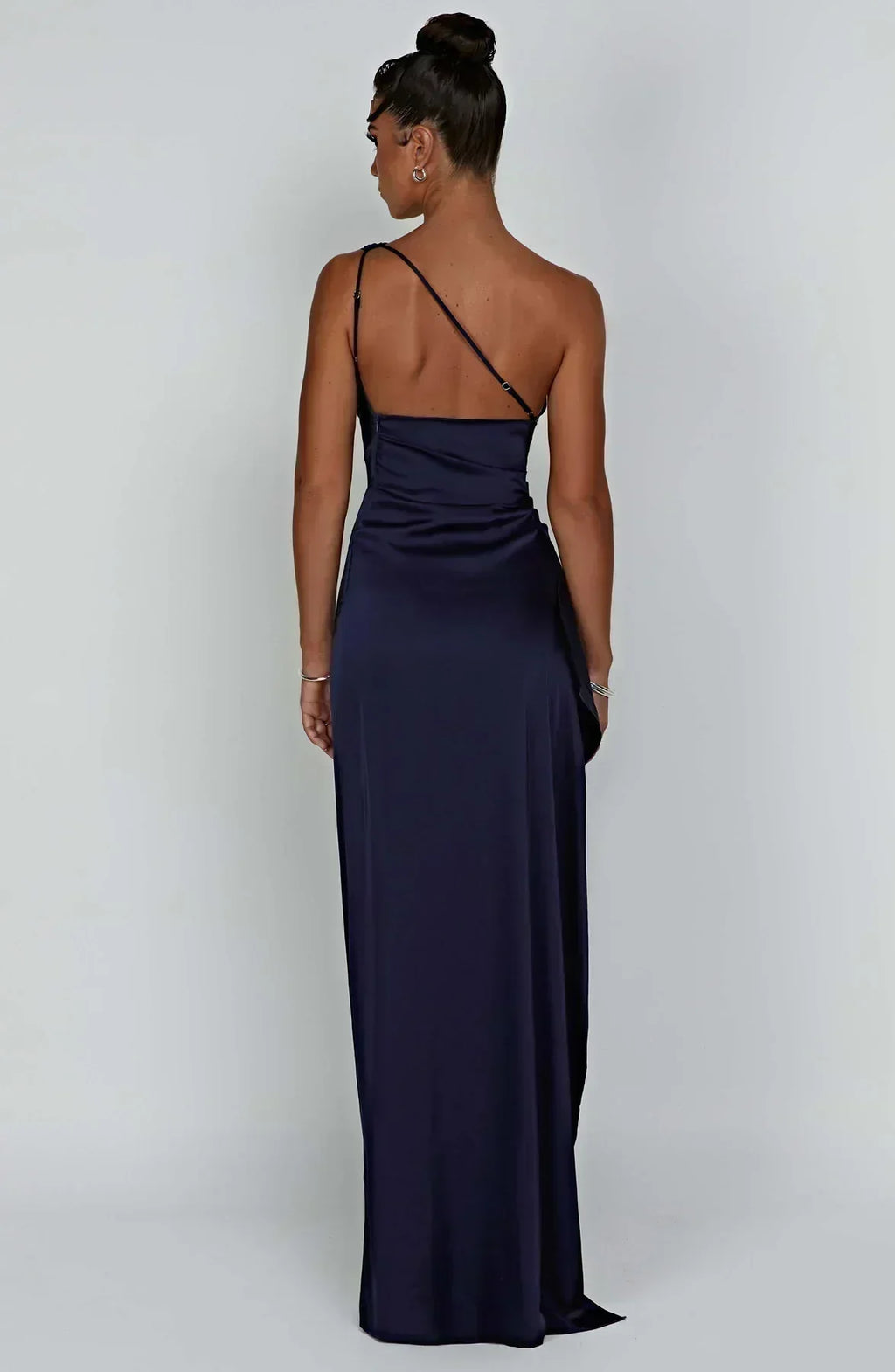 Mira™ – Długa satynowa suknia slip