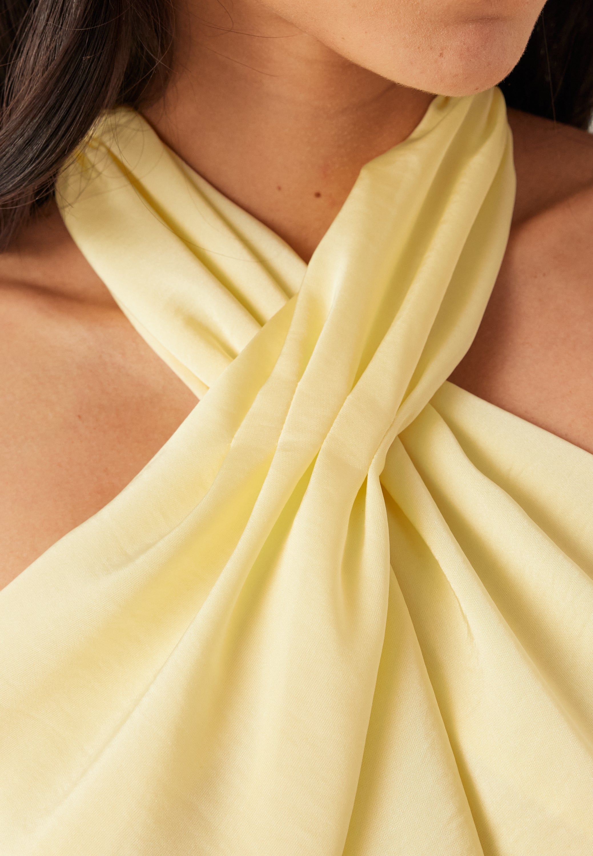 Wiktoria™ – Maślanożółta satynowa sukienka maxi halter