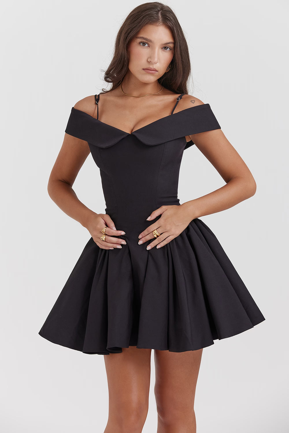 Justyna™ – Minimalistyczna modelująca sukienka mini