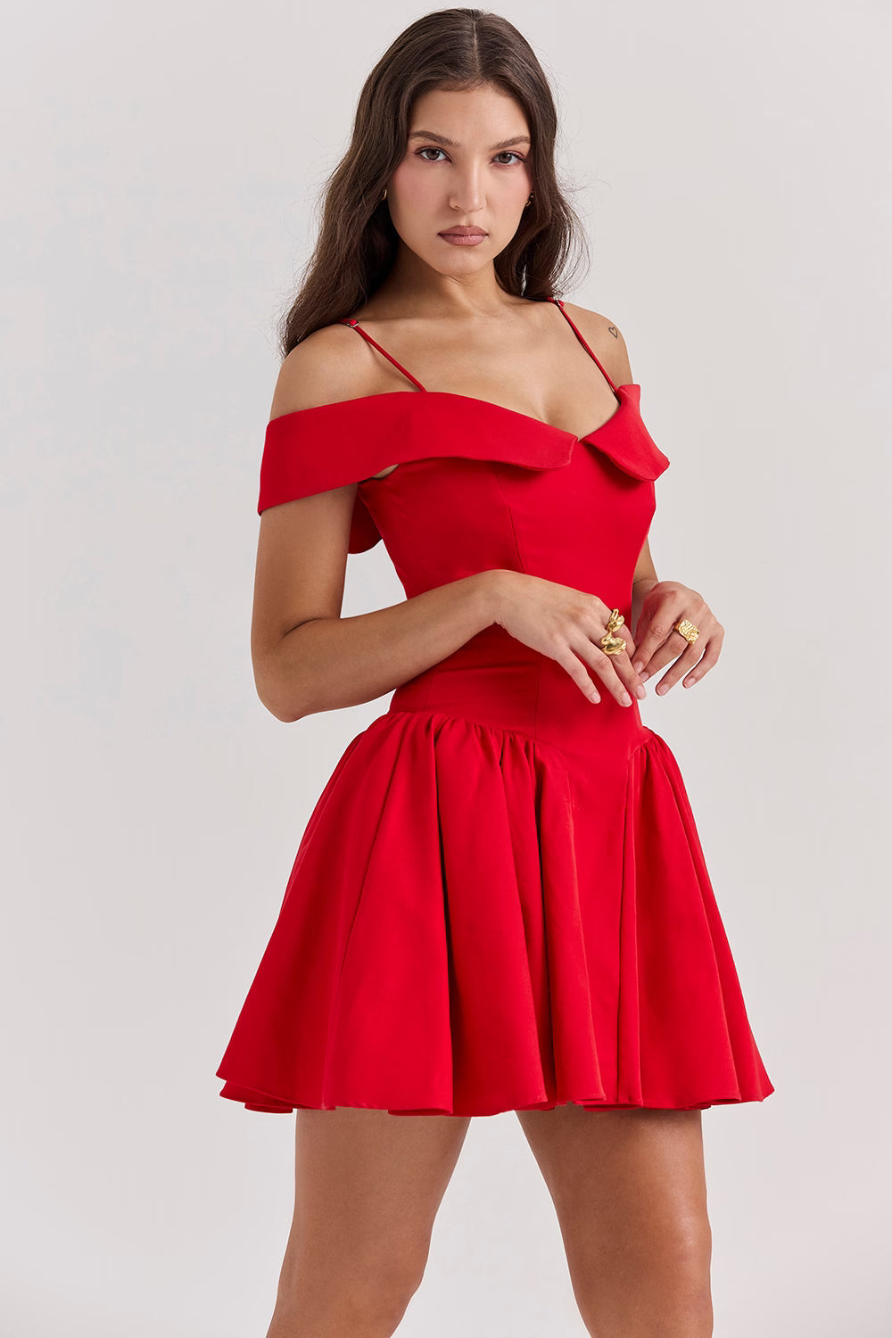 Justyna™ – Minimalistyczna modelująca sukienka mini