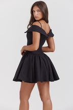 Justyna™ – Minimalistyczna modelująca sukienka mini