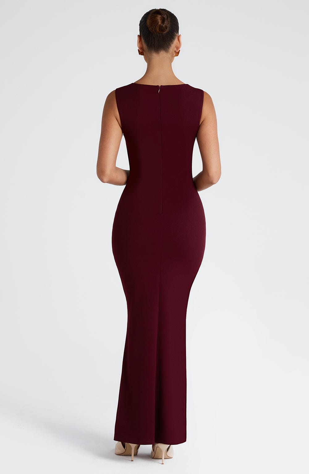 Liliana™ – Bordowa modelująca sukienka maxi z kwadratowym dekoltem
