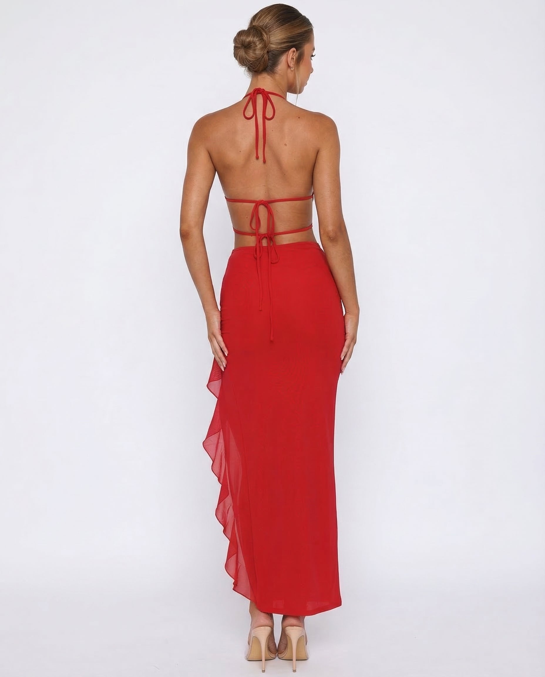 Lena™ – Sukienka maxi z odkrytymi plecami i falbaną