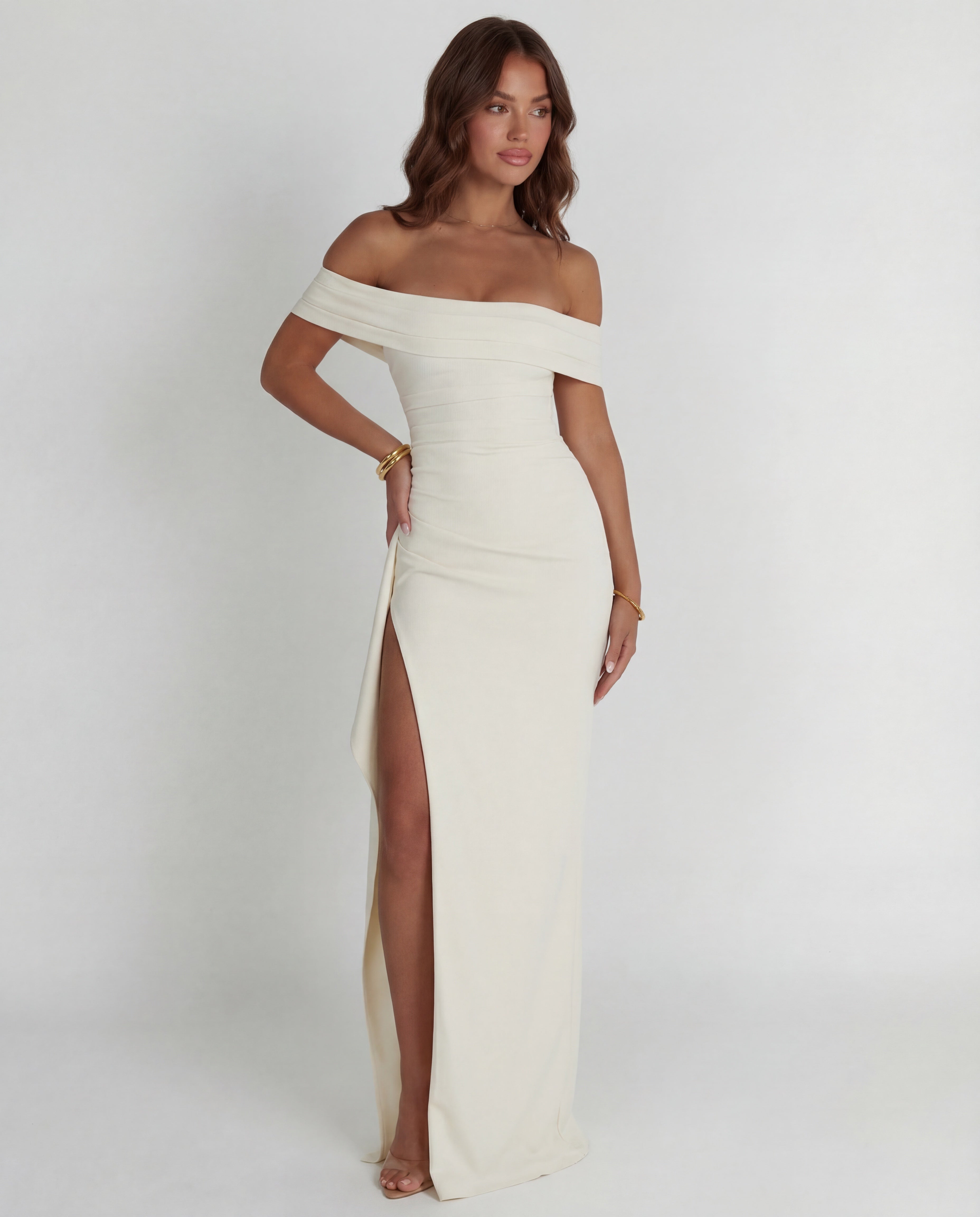 Lidia™ – Dopasowana sukienka maxi z odsłoniętymi ramionami